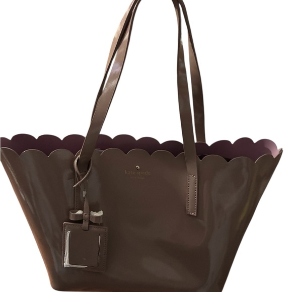kate spade Handbags - Kate Spade Brown Scalloped Tote